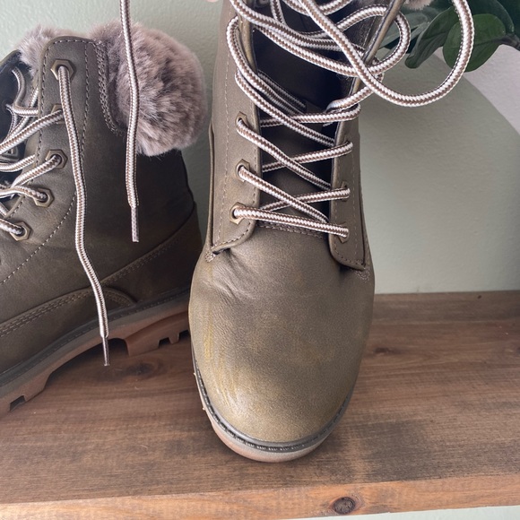 Lugz boots - Picture 2 of 7